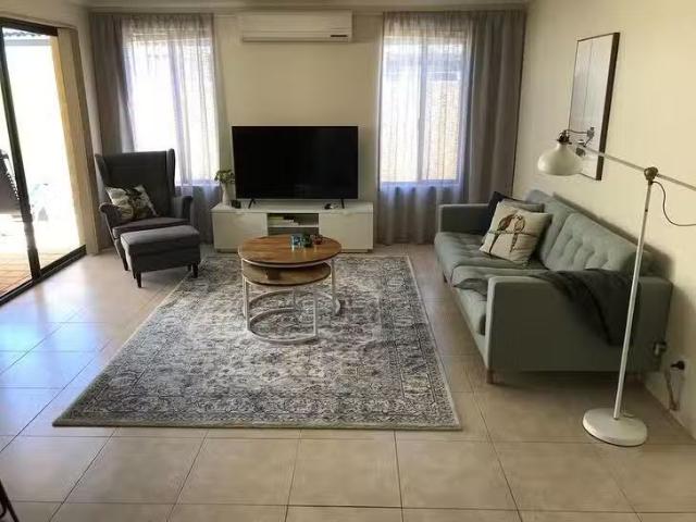 Unique 28 Phoenix Terrace, Hocking, WA 6065