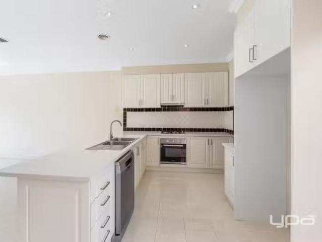 New 2/913 Ballarat Road, Deer Park VIC 3023