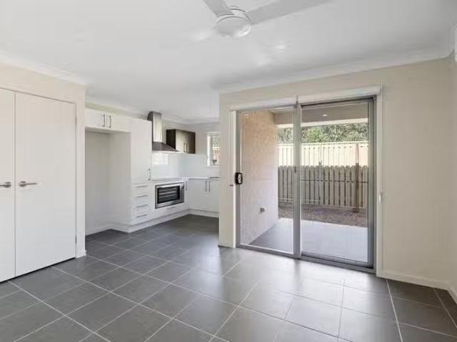 Unique 2/9 Creek Place, Park Ridge, QLD 4125