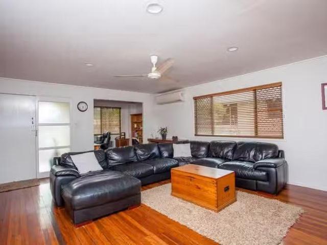 Deal! 29 Blaxland Street, Golden Beach, QLD 4551