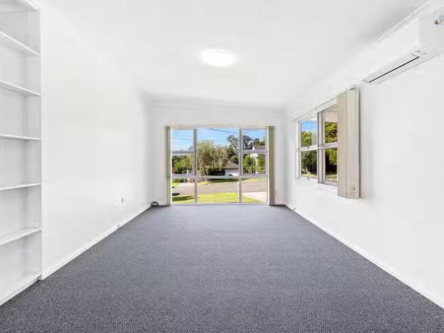 Charming 29 Poulter Avenue, Engadine, NSW 2233