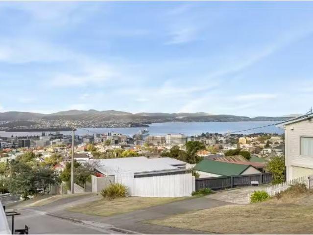 Just in! 2/9 Rennie Street, WEST HOBART House for rent Listed.