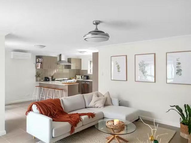 Charming 2/9 Tallowwood Crescent, Fletcher, NSW 2287