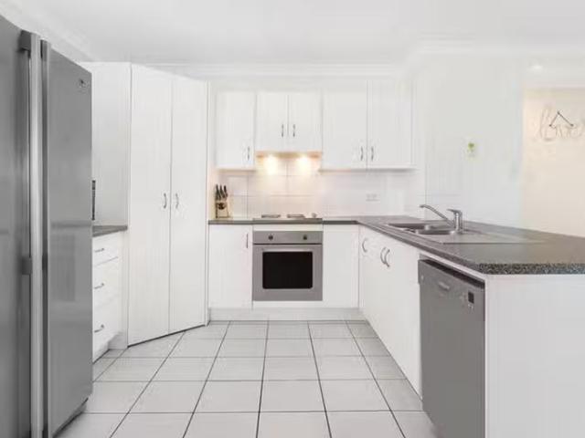 Unique 2 Turner Court, Parkhurst, QLD 4702