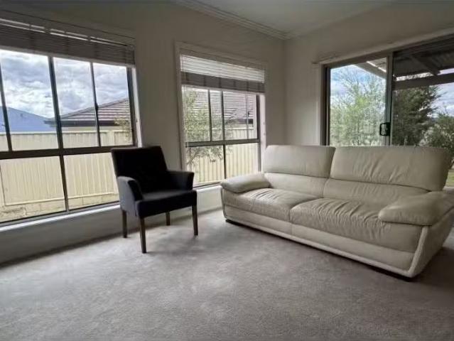 Deal! 2 White Circle, Mudgee House for rent Listed by Jack Ba.