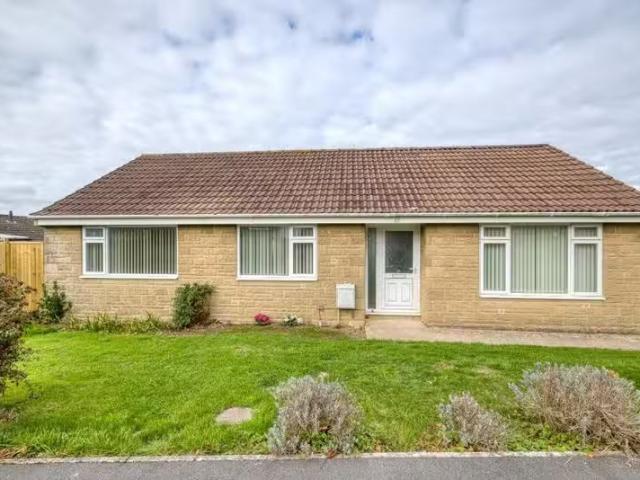 Charming 2 BA 4 bedroom chalet for rent in Castle Cary, Somers.
