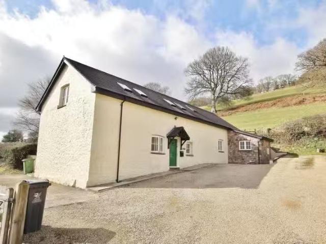 For Rent! 2 BA 4 bedroom detached house for rent in Capel Gwil.