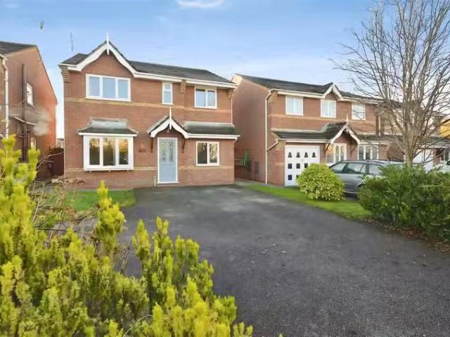 Deal! 2 BA 4 bedroom detached house for rent in Elton Road, Et.