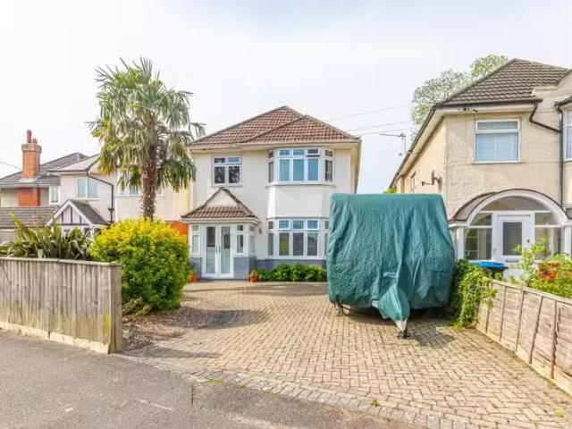 Rental! 2 BA 4 bedroom detached house for rent in Herberton Ro.