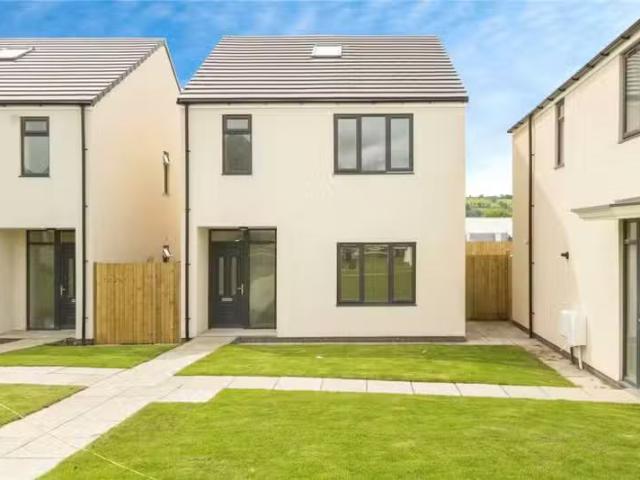 For Rent! 2 BA 4 bedroom detached house for rent in Jarnail Cl.