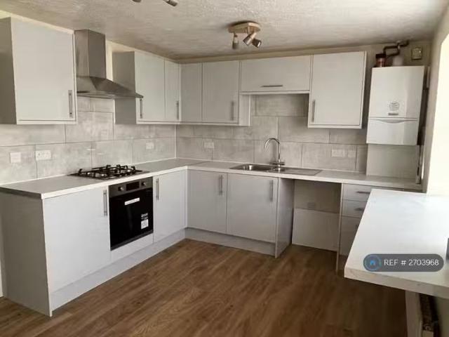 Nice 2 BA 4 bedroom end of terrace house for rent in Kildrummy.