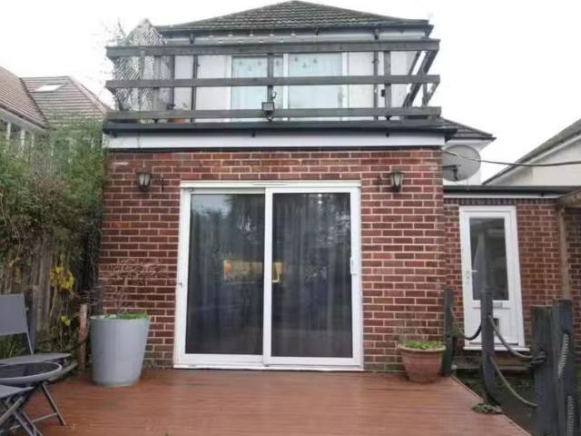 Nice 2 BA 4 bedroom house for rent in The Grove, Christchurch.