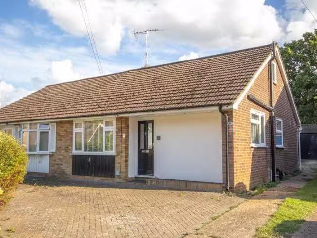 Just in! 2 BA 4 bedroom semi detached bungalow for rent in Lon.