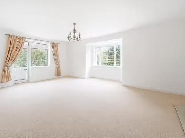 Unique 2 BA 4 bedroom property to let in Wimbledon Park Side.