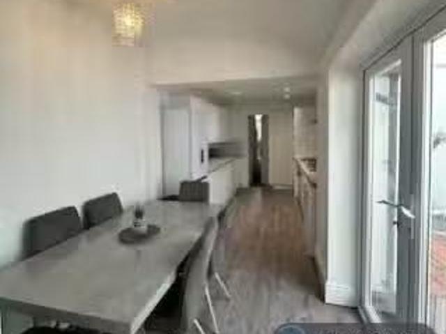 Charming 2 BA 4 bedroom terraced house for rent in Graham Road.
