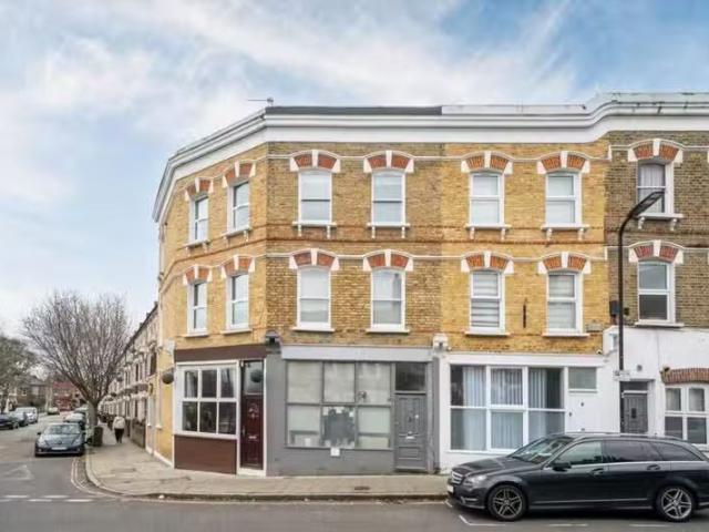 Cheap 2 BA 4 bedroom terraced house for rent in Millfields Roa.