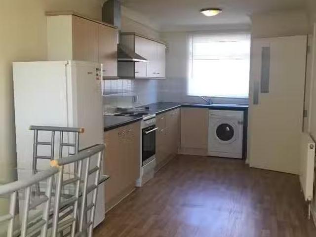 New 2 BA 4 bedroom terraced house for rent in Titania Close, C.
