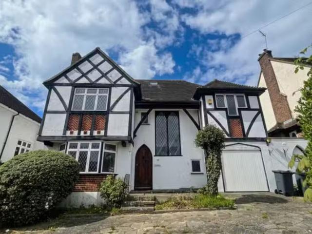 Nice 2 BA 5 bedroom detached house for rent in Pampisford Road.