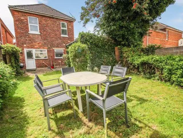 Charming 2 BA 6 bedroom detached house for rent in Madison Ave.