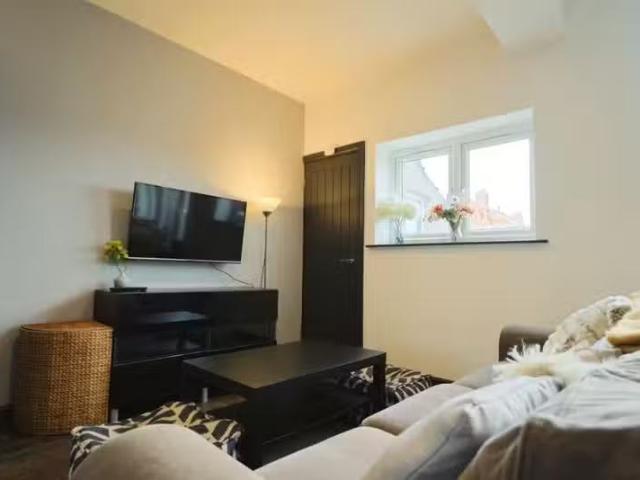 Rental! 2 BA 6 bedroom flat for rent in Southmead Road, Westbu.