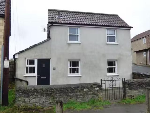 For Rent! 2 BA 2 bedroom cottage for rent in Church Road, Fram.