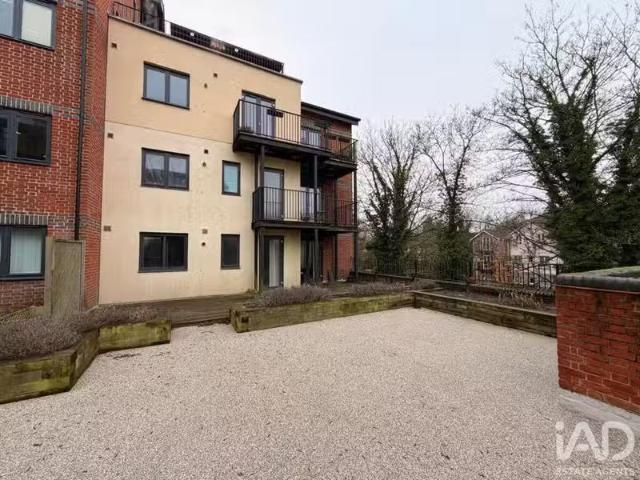 Deal! 2 BA 2 bedroom apartment for rent in Tanners Wharf, Bish.