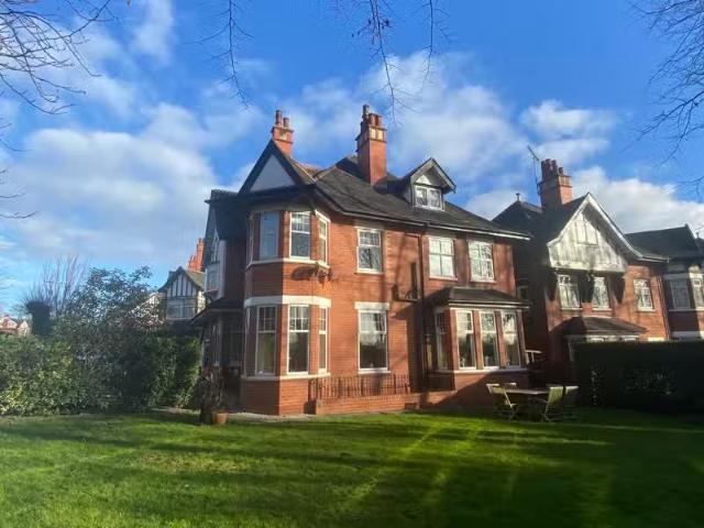 Just in! 2 BA 2 bedroom apartment for rent in Victorian Cresce.