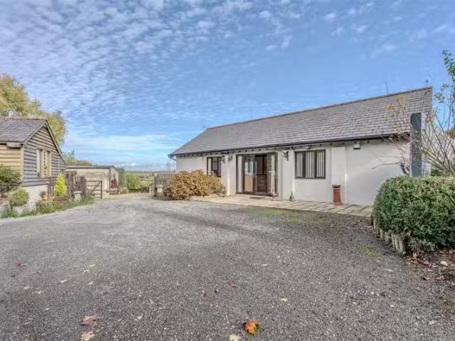Nice 2 BA 2 bedroom detached house for rent in Chalbury, Wimbo.
