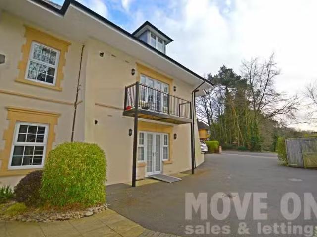 Cheap 2 BA 2 bedroom flat for rent in Talbot Woods, Bournemout.
