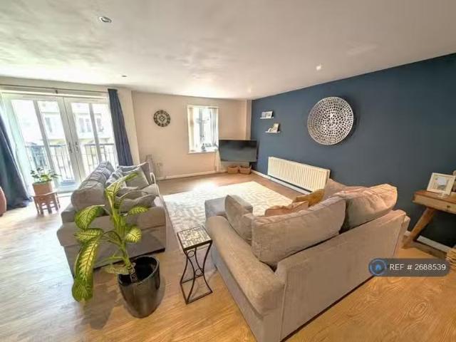 Cozy 2 BA 2 bedroom flat for rent in Waterside, Shirley, Solih.