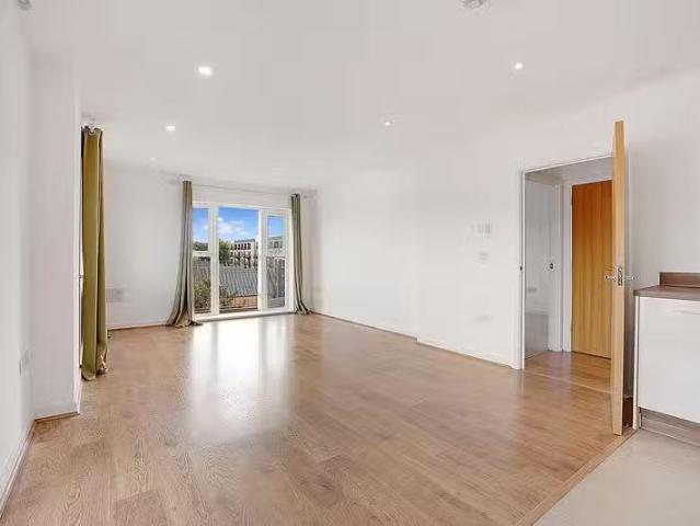 Deal! 2 BA 2 bedroom flat for rent in Westwood Drive, Canterbu.