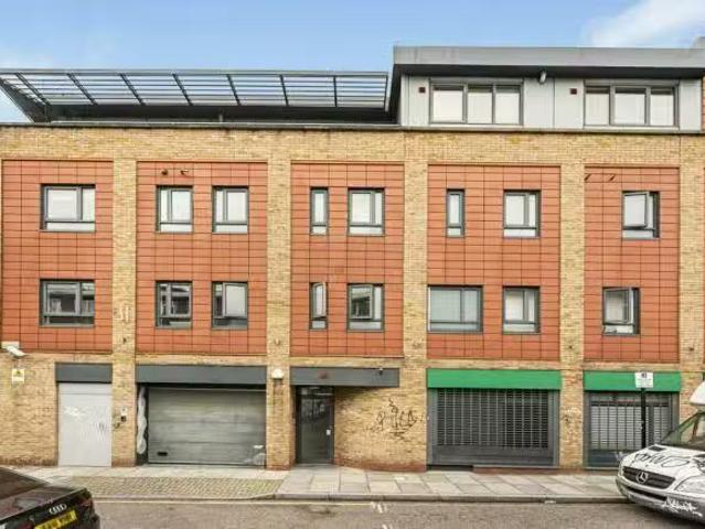 Cheap 2 BA 2 bedroom flat for rent in Wolverley Street, London.