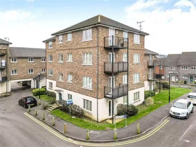 Cheap 2 BA 2 bedroom flat for rent in Baker Crescent, Dartford.