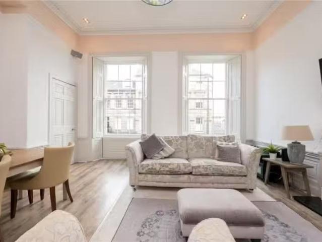 For Rent! 2 BA 2 bedroom flat for rent in Broughton Place, Edi.