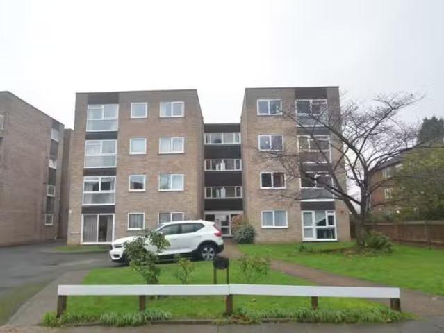 Nice 2 BA 2 bedroom flat for rent in Brackley Road, Beckenham.