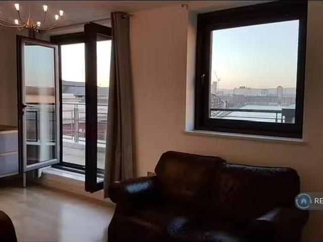 Deal! 2 BA 2 bedroom flat for rent in Galleon Way, Cardiff, CF10