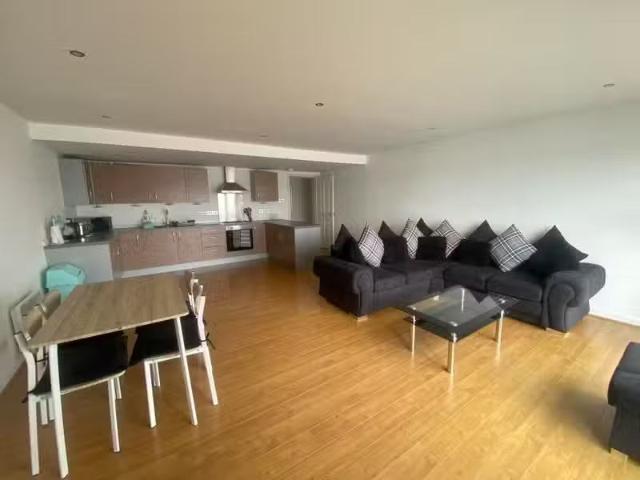 Cozy 2 BA 2 bedroom flat for rent in Marine Parade Walk, City.