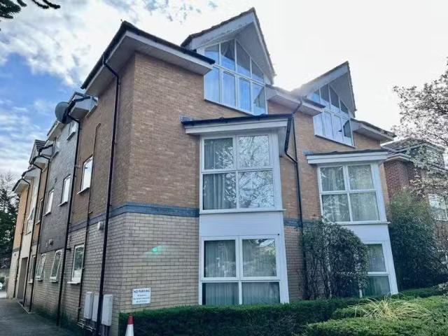 Deal! 2 BA 2 bedroom flat for rent in RICHMOND PARK ROAD, CHAR.