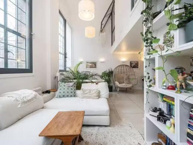 Rental! 2 BA 2 bedroom flat for rent in Richmond Road, Dalston.