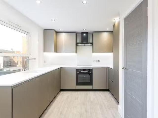 Rental! 2 BA 2 bedroom flat for rent in South End, Croydon, CR0