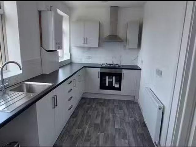 Just in! 2 BA 2 bedroom semi detached house for rent in Alderc.