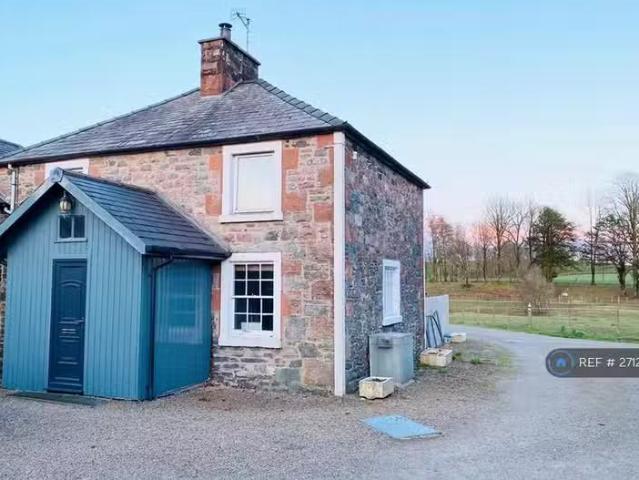 Nice 2 BA 2 bedroom semi detached house for rent in Dildawn Es.