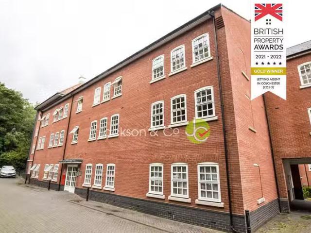 For Rent! 2 BA 3 bedroom apartment for rent in Albany Gardens.