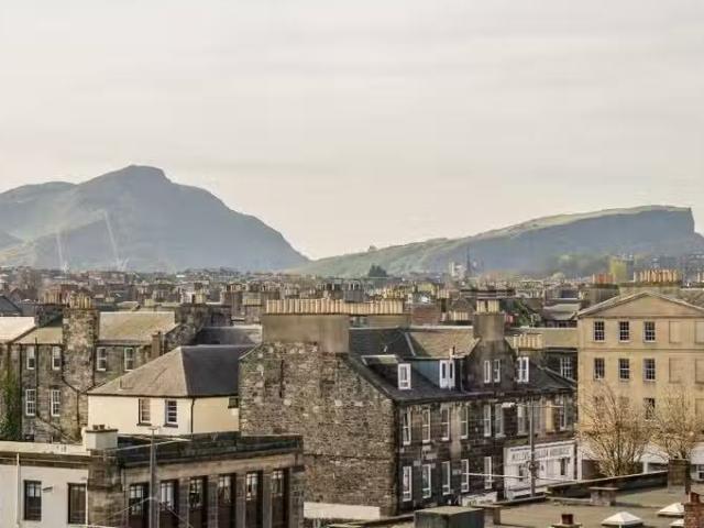 Cheap 2 BA 3 bedroom apartment for rent in Stead's Place, Edin.