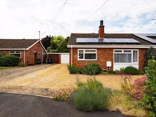 For Rent! 2 BA 3 bedroom bungalow for rent in Ellis Close, Cot.