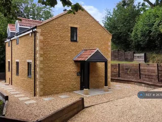 New 2 BA 3 bedroom detached house for rent in Orchardleigh, Ea.