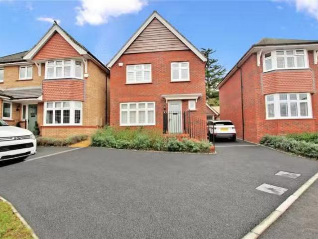 For Rent! 2 BA 3 bedroom detached house for rent in Llwyn y Pi.
