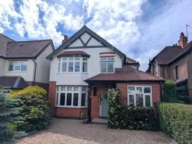 For Rent! 2 BA 3 bedroom detached house for rent in Windy Arbo.