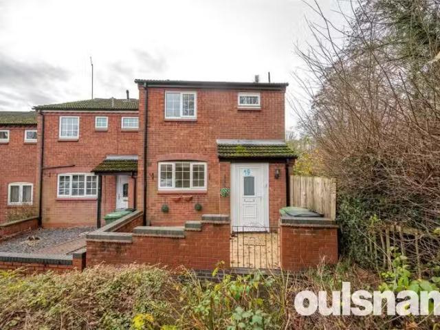 Cozy 2 BA 3 bedroom end of terrace house for rent in Lightoak.