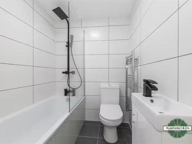 Deal! 2 BA 3 bedroom flat for rent in Clifden Road, London, E5